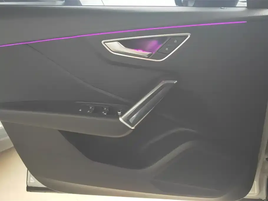 Audi Q2L e-tron 2021 из CN, фото 4