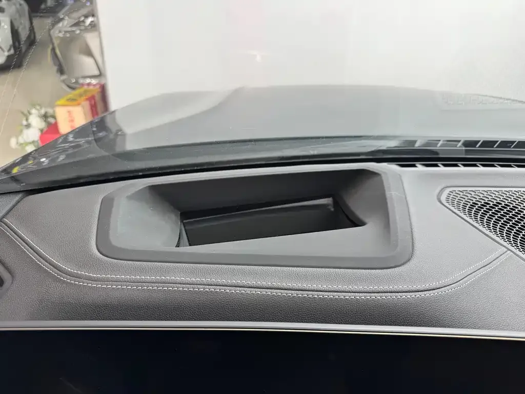 BMW 3 Series 2023 из CN, фото 9