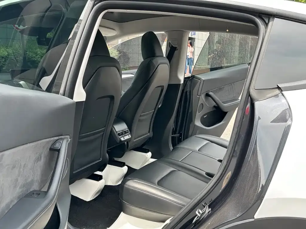 Tesla Model Y — фото 5