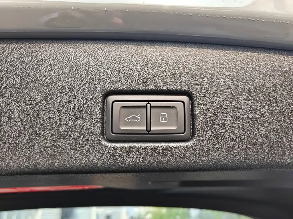 Audi Q4 e-tron — фото 7