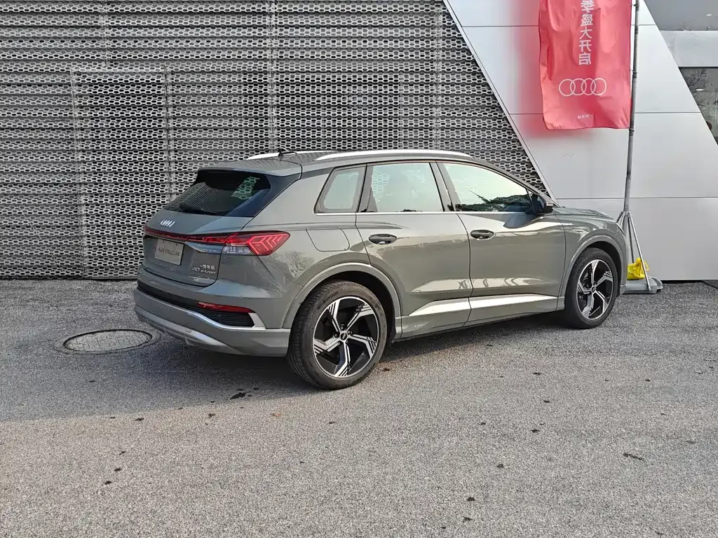 Audi Q4 e-tron — фото 6