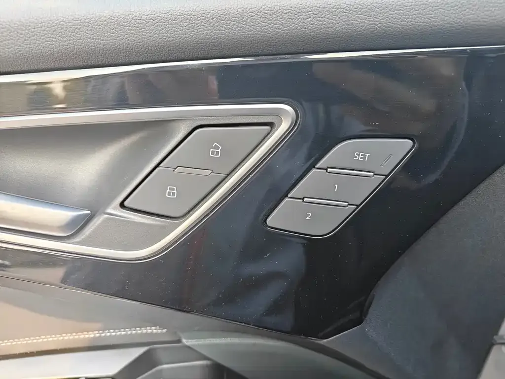 Audi Q4 e-tron — фото 2