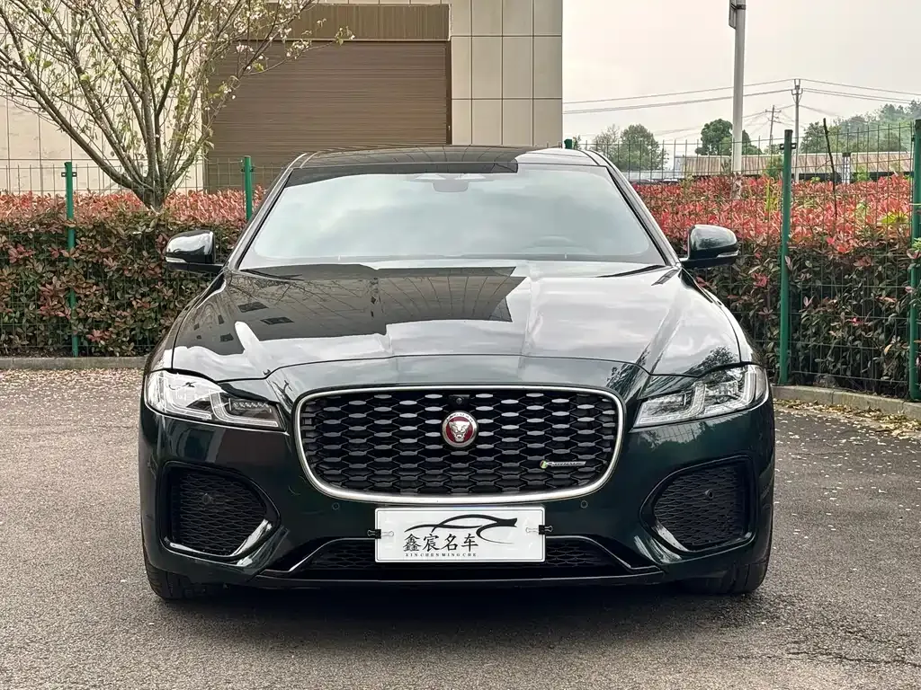 Jaguar XFL — фото 1