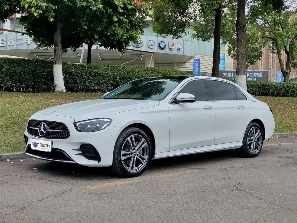 Mercedes-Benz E-Class — фото 1