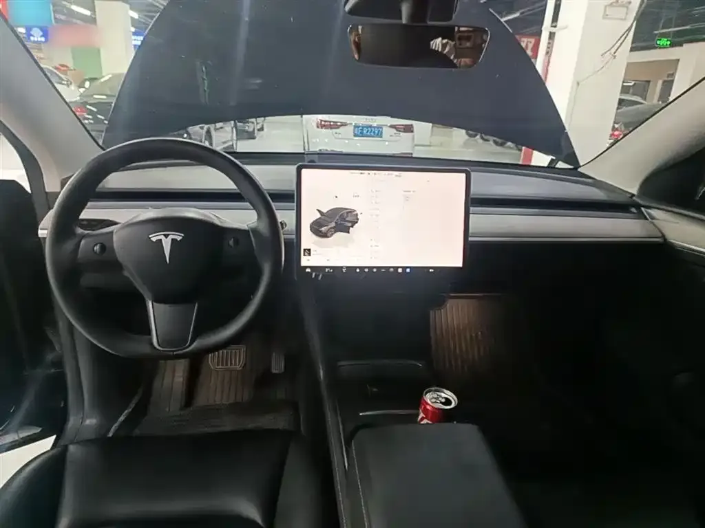 Tesla Model Y — фото 4