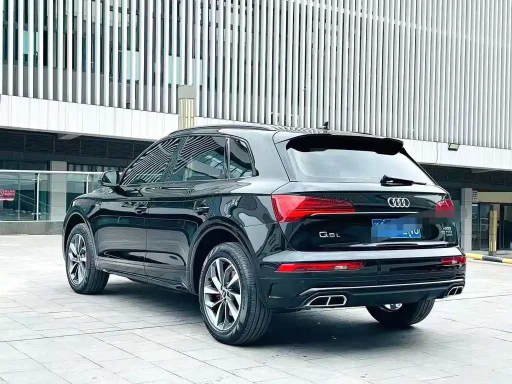 Audi Q5L — фото 8