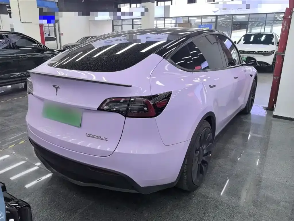 Tesla Model Y — фото 10