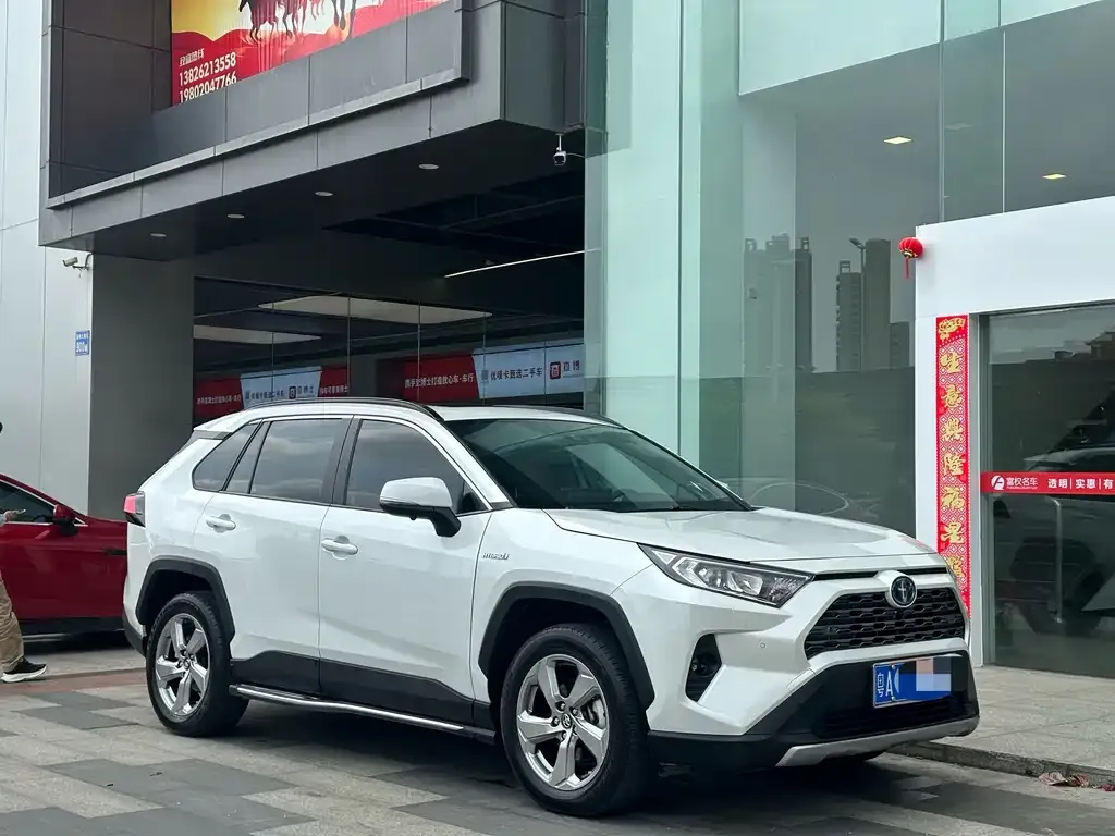 Toyota RAV4 — фото 9
