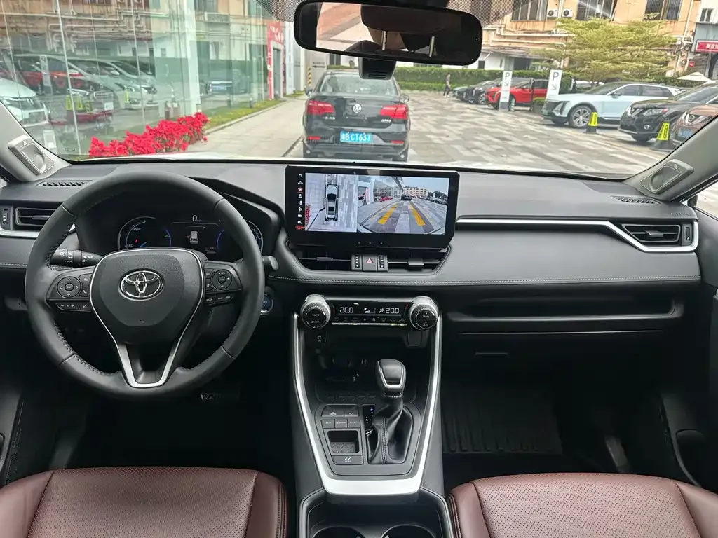 Toyota RAV4 — фото 4