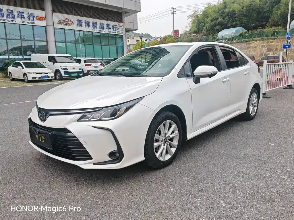 Toyota Corolla — фото 1