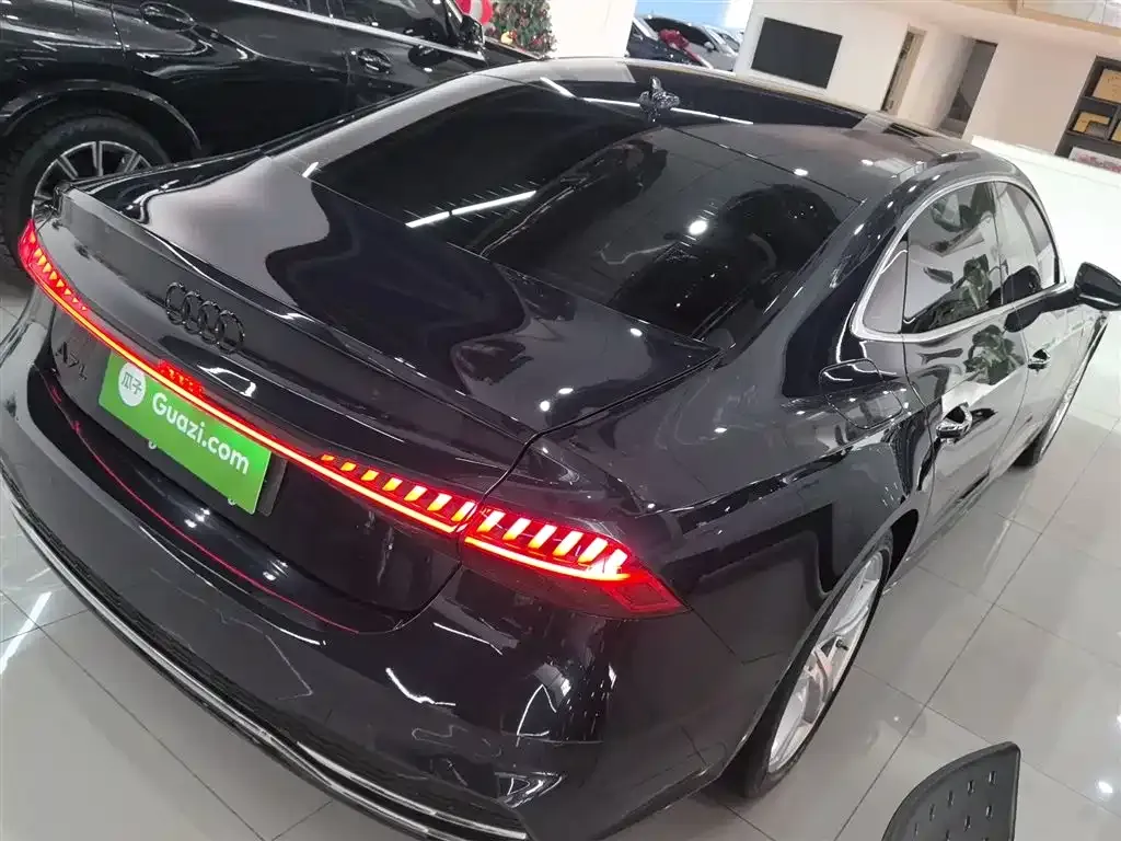 Audi A7L — фото 2