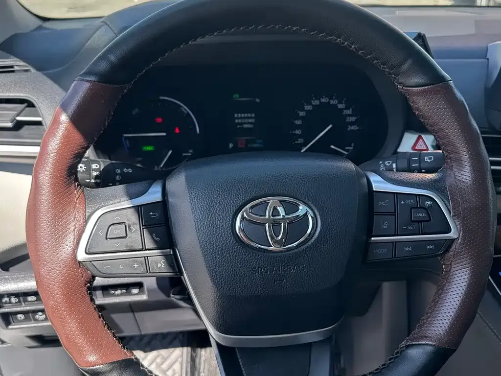 Toyota Sienna — фото 8