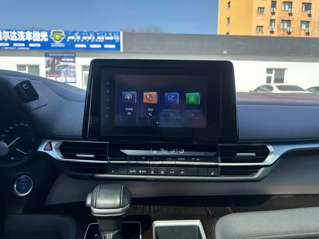Toyota Sienna — фото 10