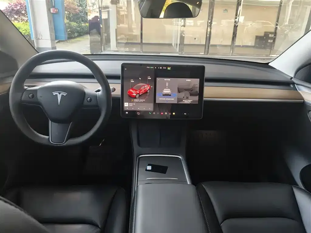 Tesla Model Y — фото 7