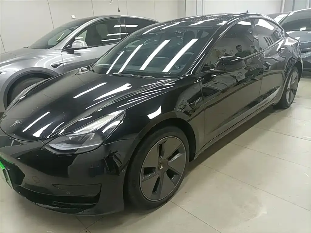 Tesla Model 3 — фото 1