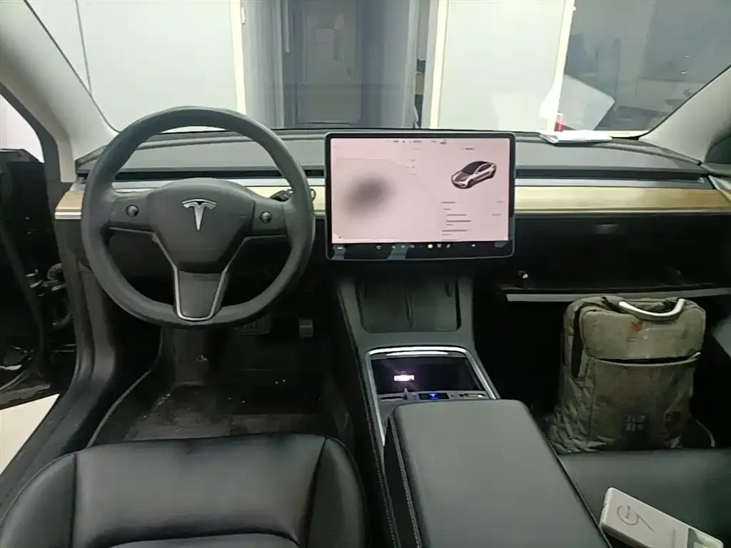 Tesla Model 3 — фото 3