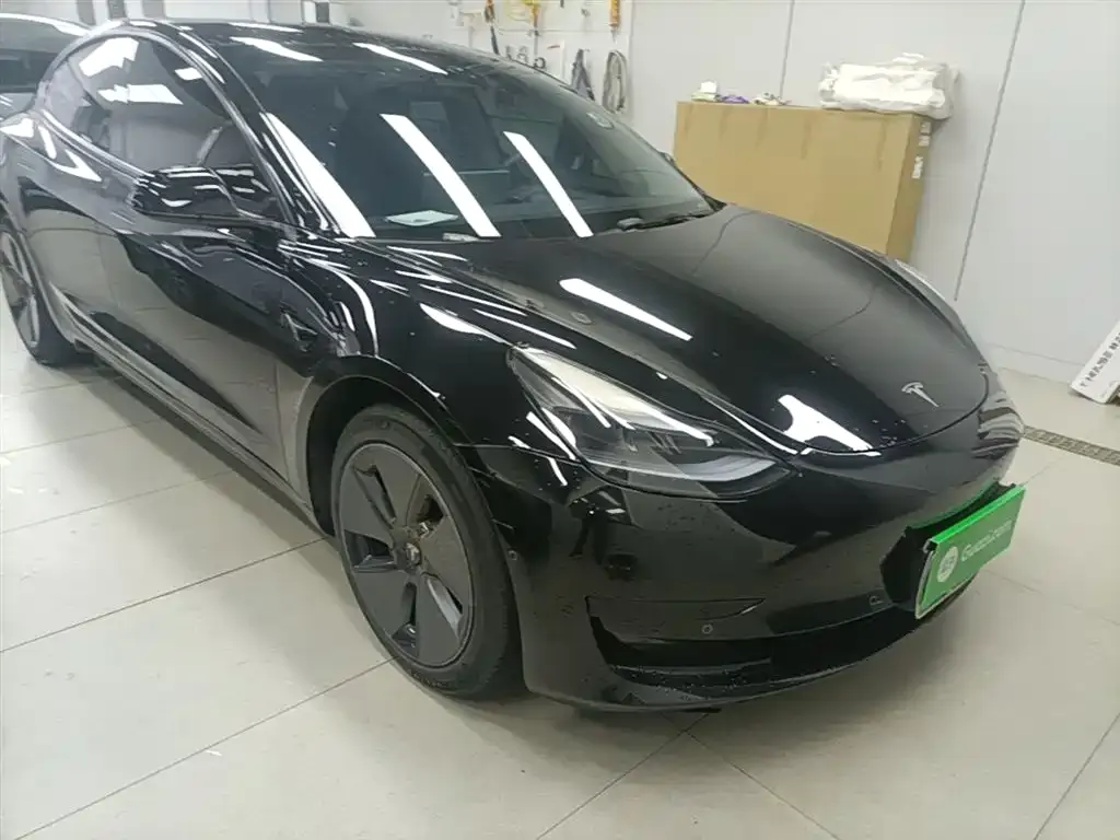 Tesla Model 3 — фото 10