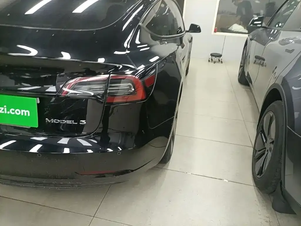 Tesla Model 3 — фото 2