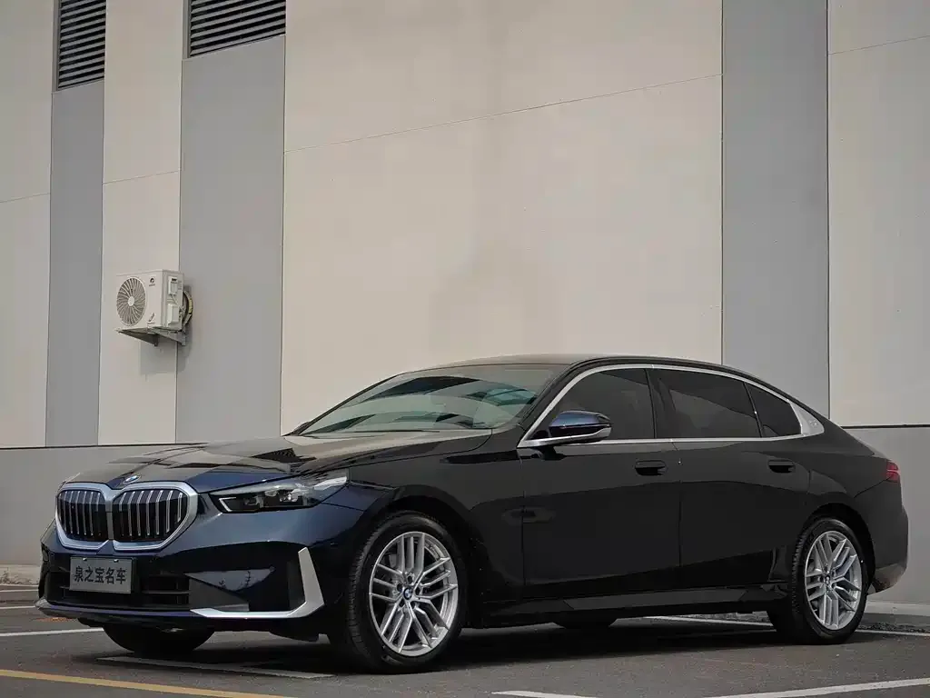 BMW 5 Series — фото 1
