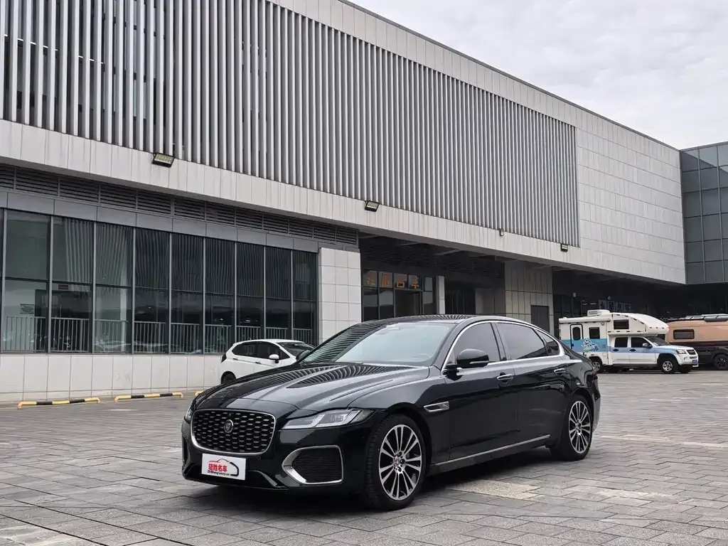 Jaguar XFL — фото 1