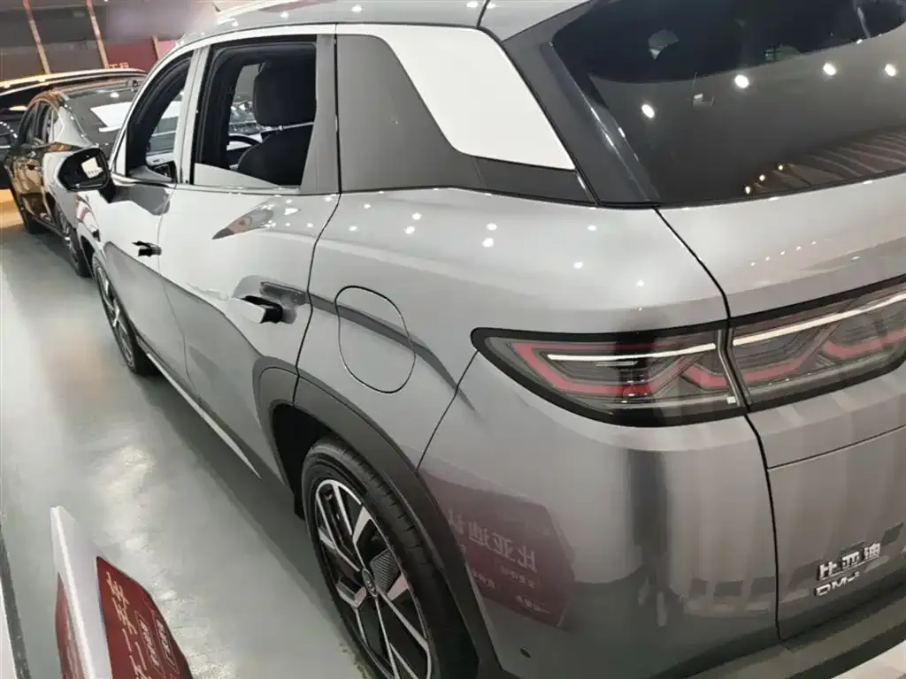 BYD L DM-i — фото 9