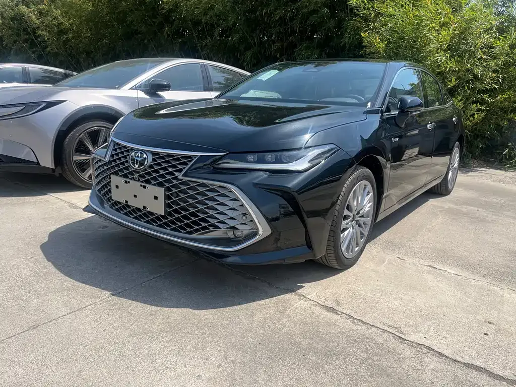 Toyota Avalon — фото 1