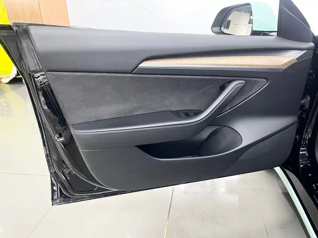 Tesla Model 3 — фото 5