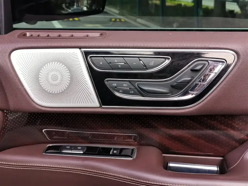 Lincoln Navigator — фото 8