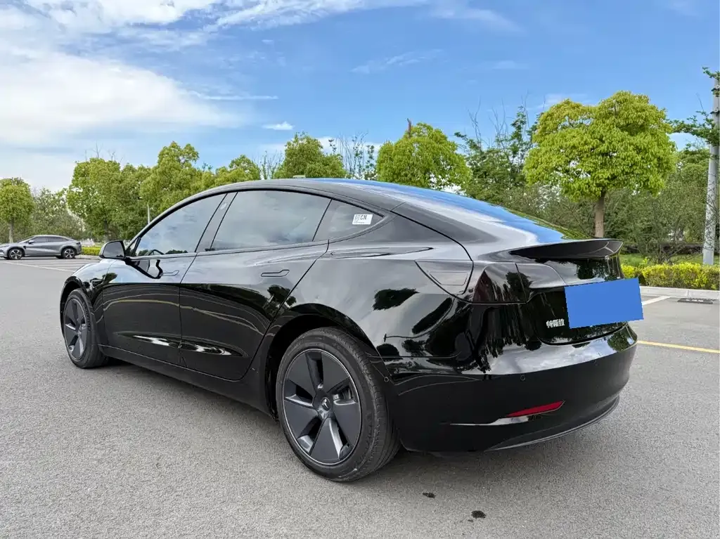 Tesla Model 3 — фото 9