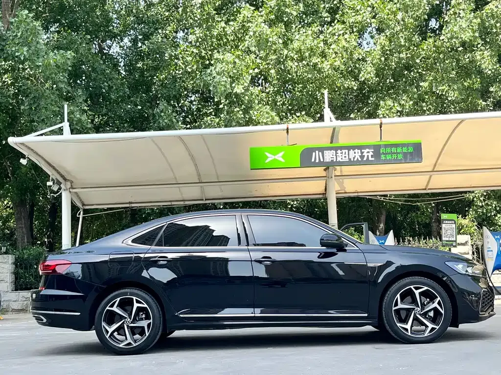 Volkswagen Passat — фото 10