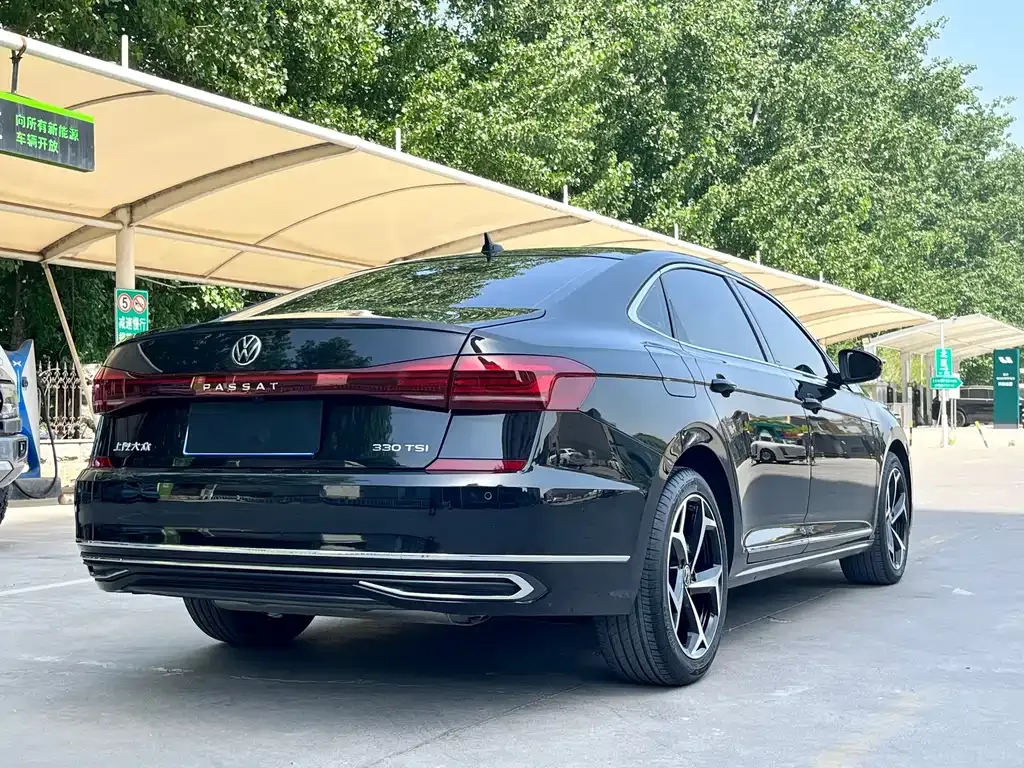 Volkswagen Passat — фото 8