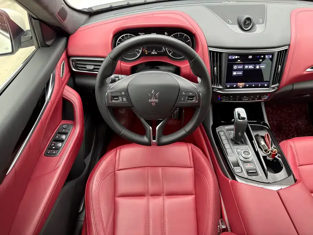 Maserati Levante — фото 10
