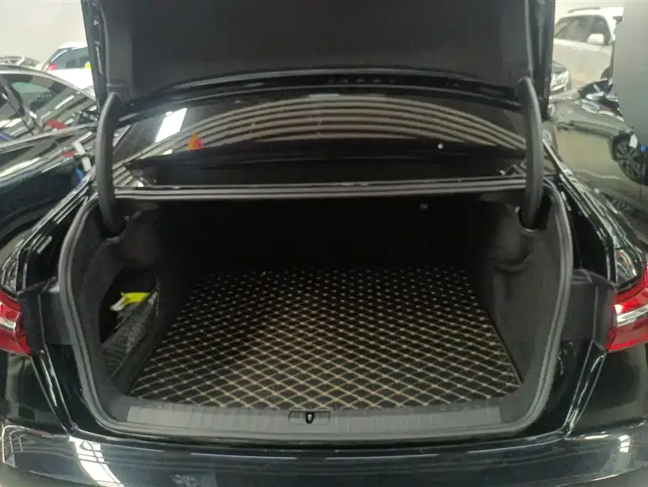 Audi A6L 2023 из CN, фото 3