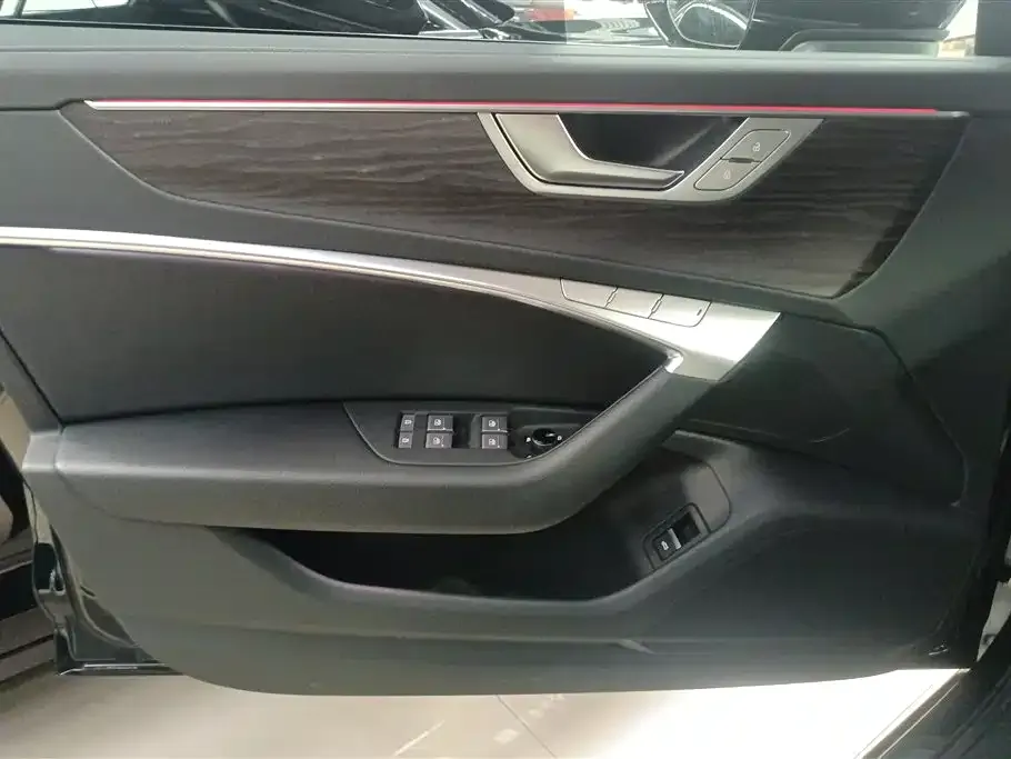 Audi A6L 2023 из CN, фото 2
