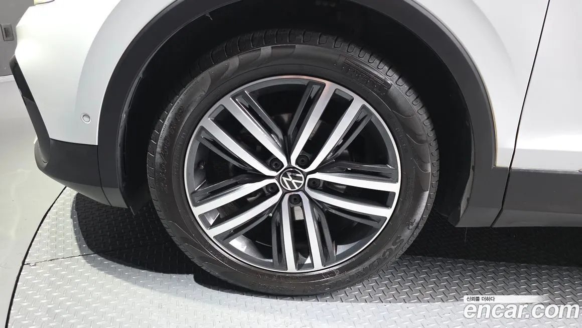Volkswagen Tiguan — фото 7