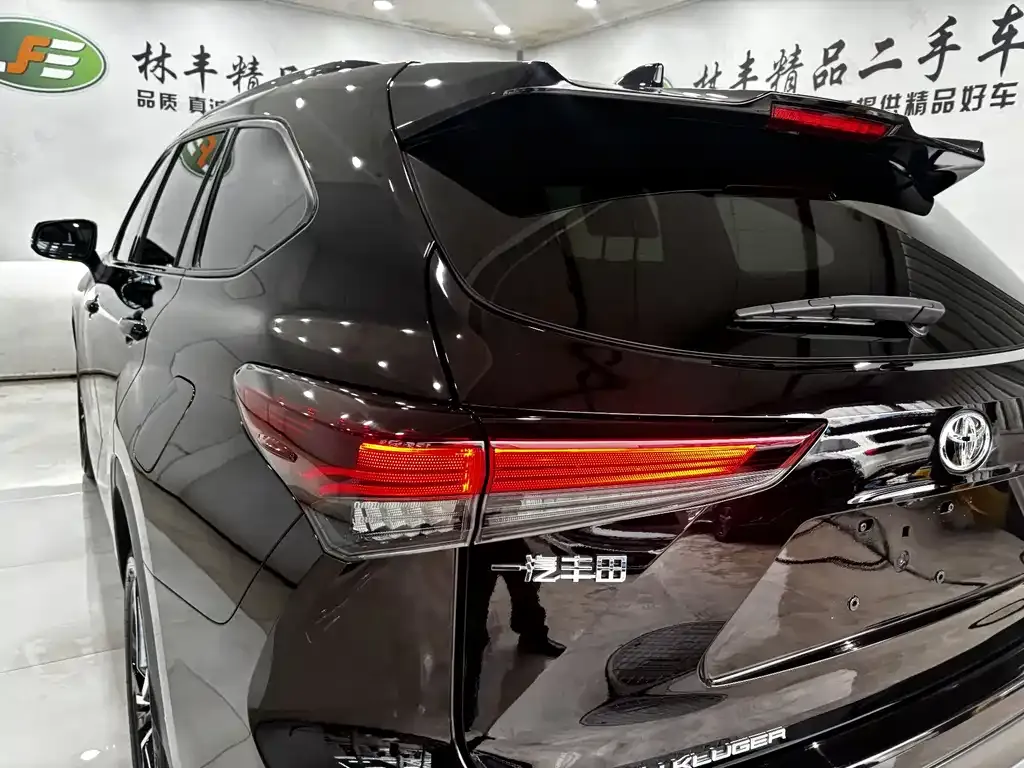 Toyota Crown Kluger 2024 из CN, фото 3