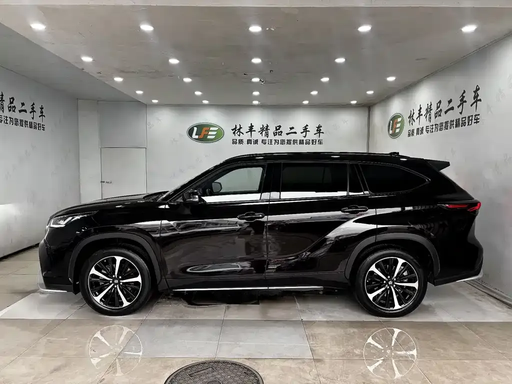 Toyota Crown Kluger 2024 из CN, фото 5
