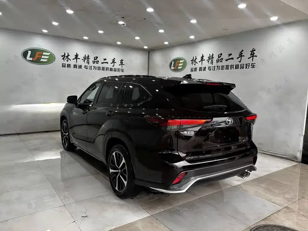 Toyota Crown Kluger 2024 из CN, фото 4