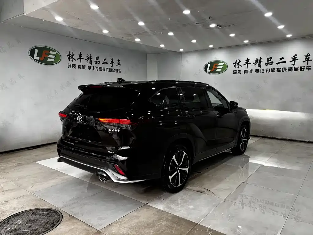 Toyota Crown Kluger 2024 из CN, фото 8