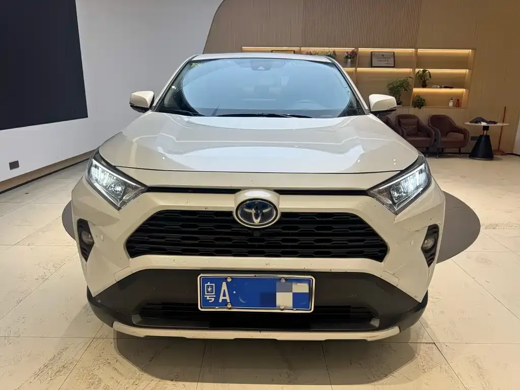 Toyota RAV4 — фото 3