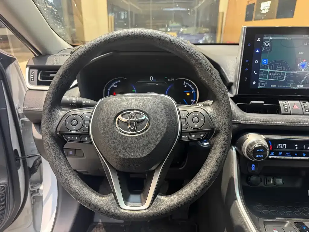 Toyota RAV4 — фото 4