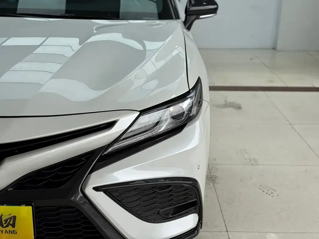 Toyota Camry — фото 2