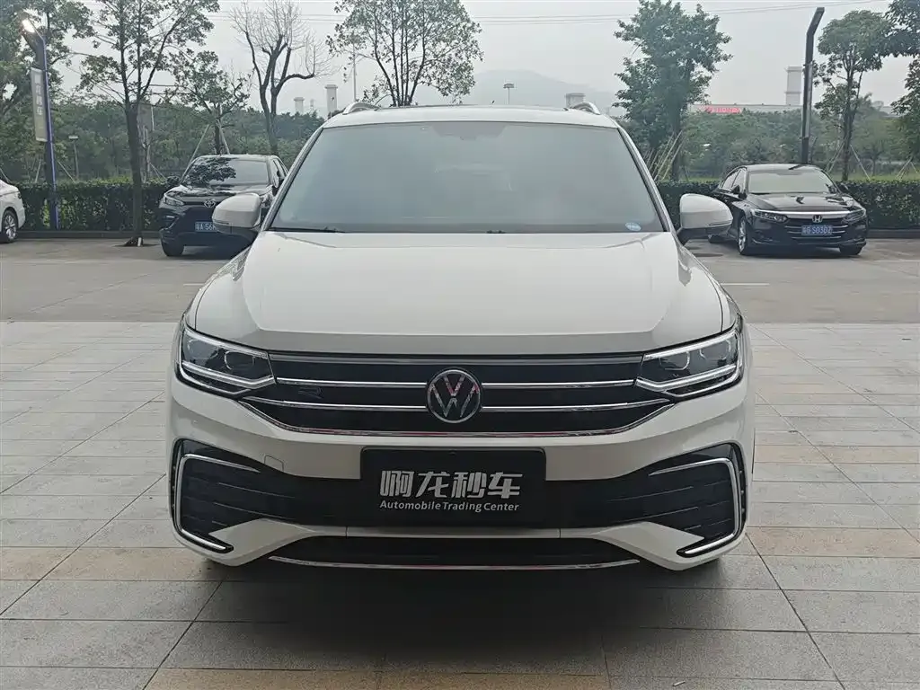Volkswagen Tiguan L — фото 4