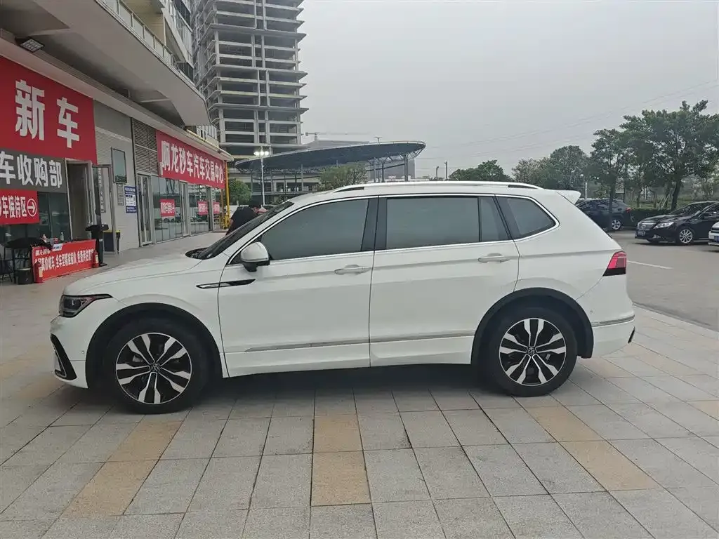 Volkswagen Tiguan L — фото 3