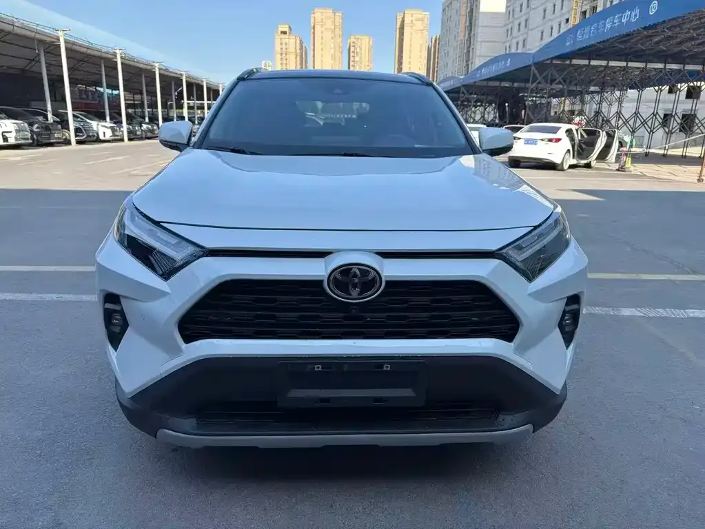 Toyota RAV4 2023 из CN, фото 2
