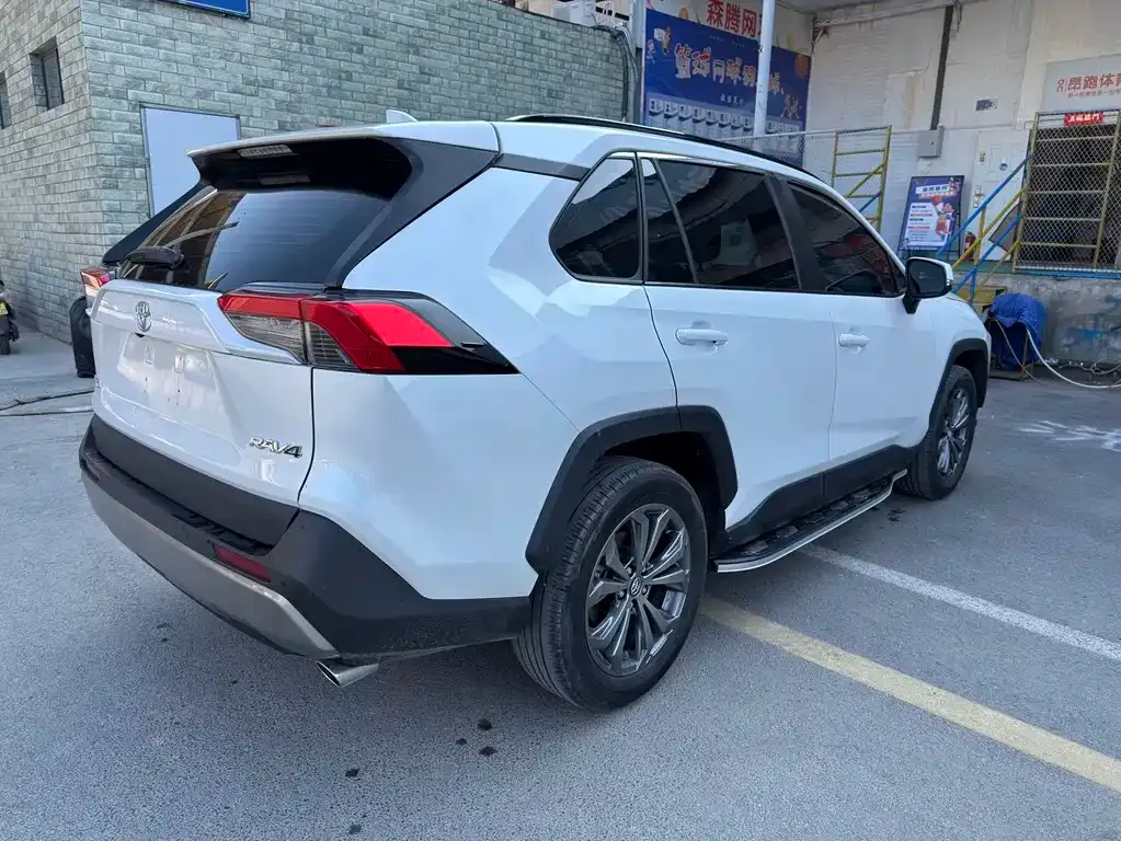 Toyota RAV4 2023 из CN, фото 9