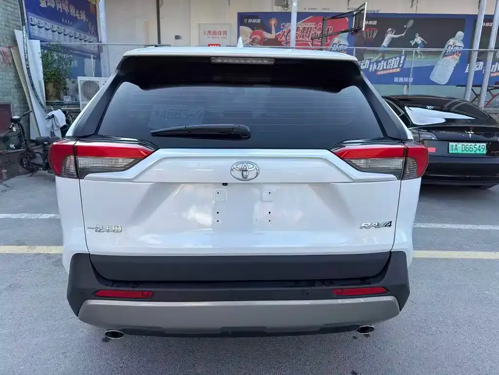 Toyota RAV4 2023 из CN, фото 5