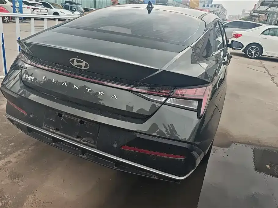Hyundai Elantra — фото 10