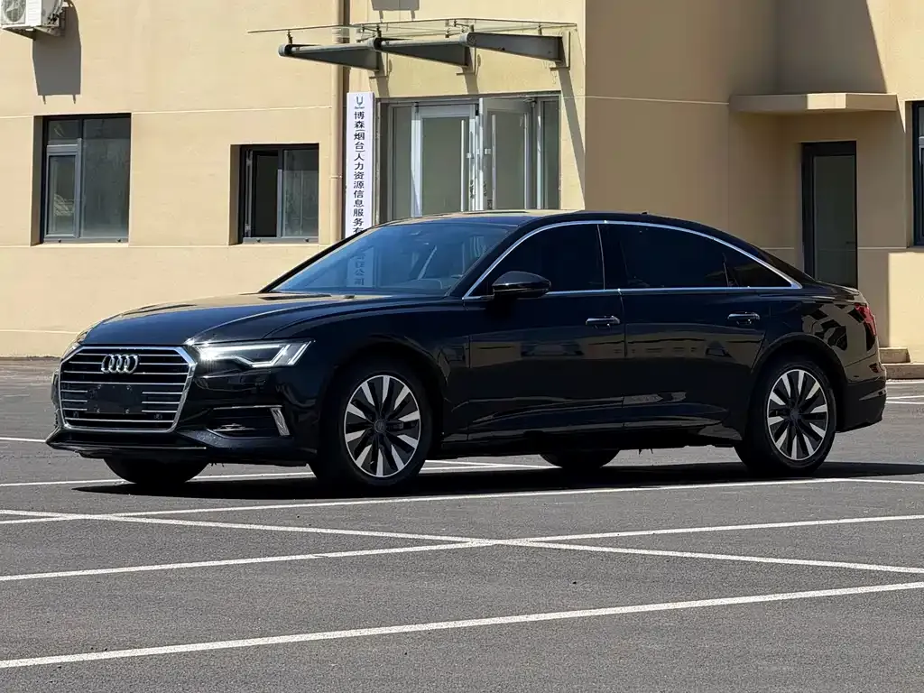 Audi A6L — фото 1