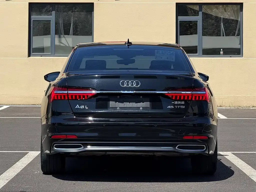 Audi A6L — фото 7